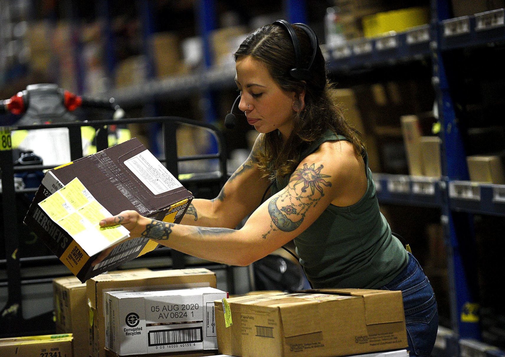 Cece Browlee pulls an order